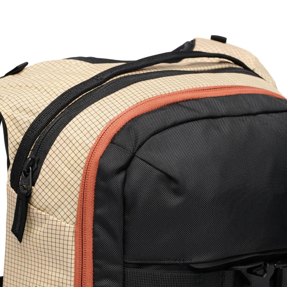 Black Diamond Dawn Patrol 15 Backpack - M/L (2025)(White Oak) - Image 4
