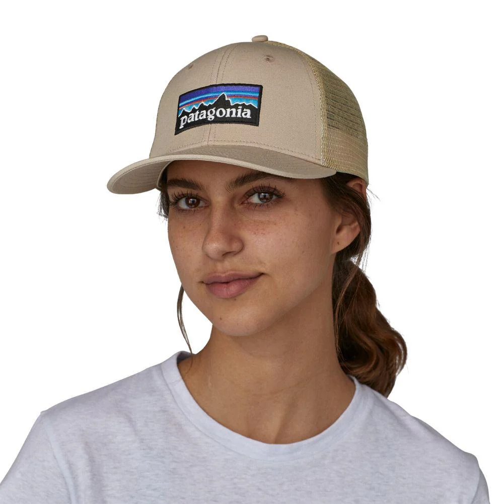 Patagonia P-6 Logo Trucker Hat (Oar Tan w/Classic Tan) - Image 2