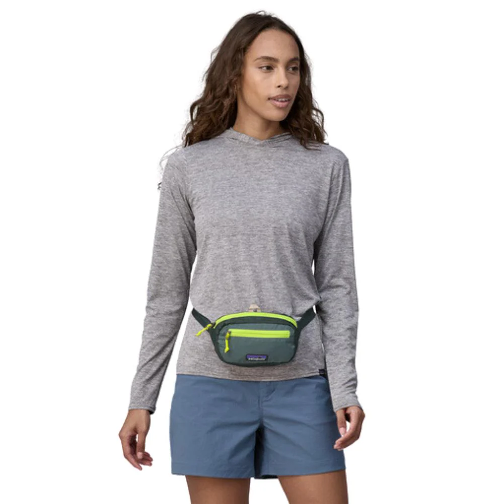 Patagonia Ultralight Black Hole Mini Hip Pack 1L (Nouveau Green) - Image 2