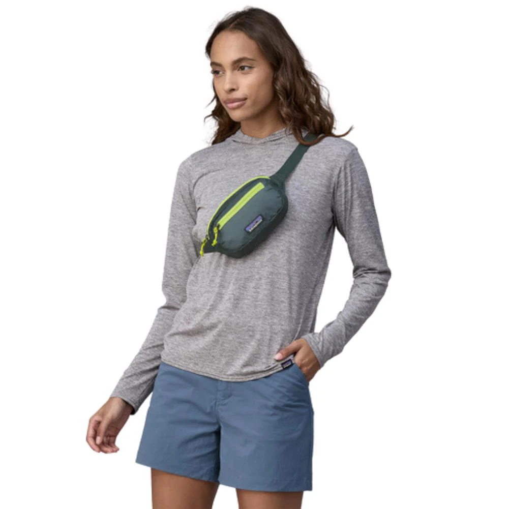 Patagonia Ultralight Black Hole Mini Hip Pack 1L (Nouveau Green) - Image 3