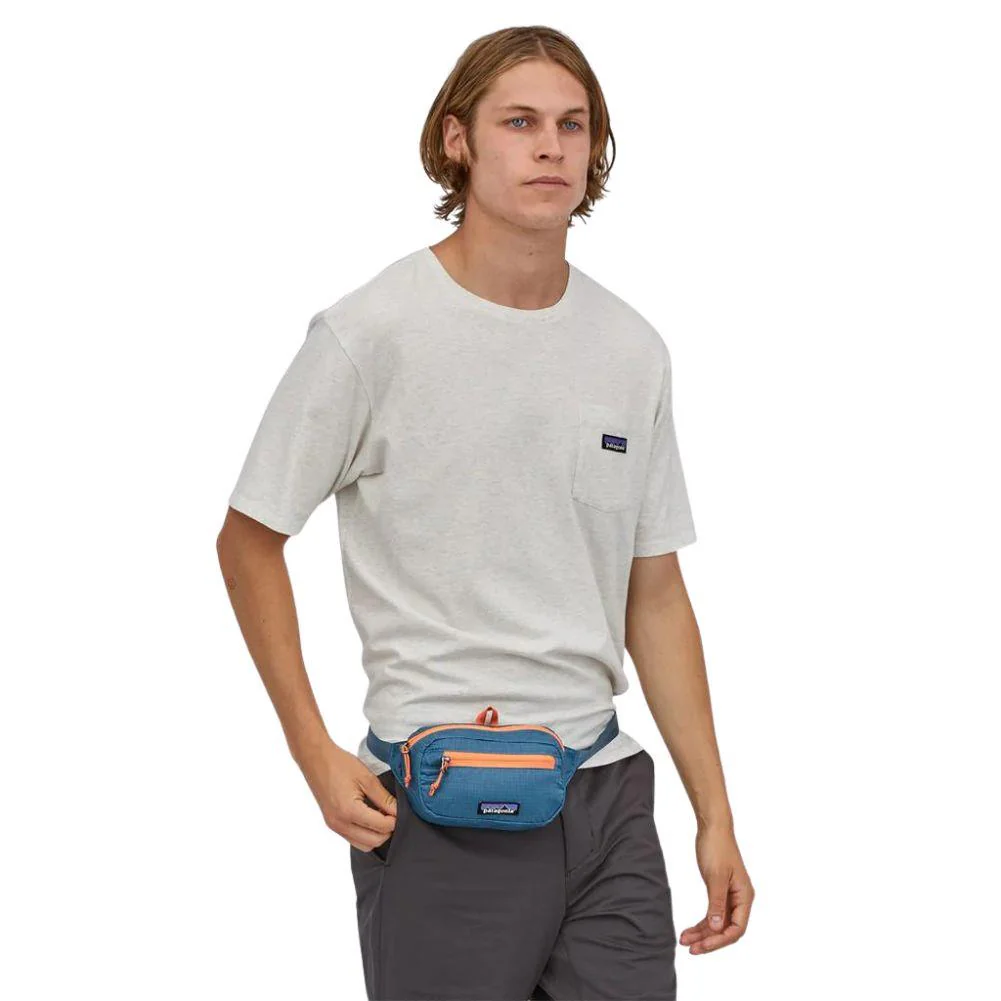 Patagonia Ultralight Black Hole Mini Hip Pack 1L (Wavy Blue) - Image 3