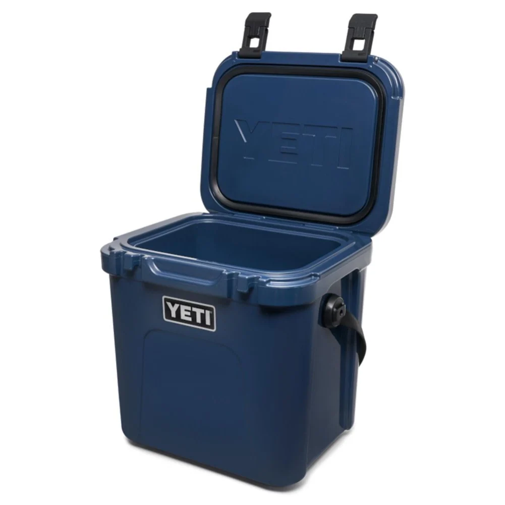 Yeti Roadie 24 Cool Box (Navy) - Image 3