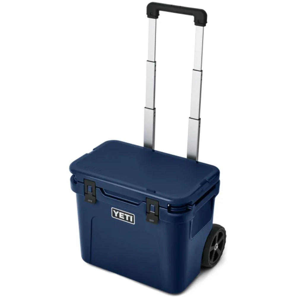 Yeti Roadie 32 Wheeled Cool Box (Navy) - Image 2