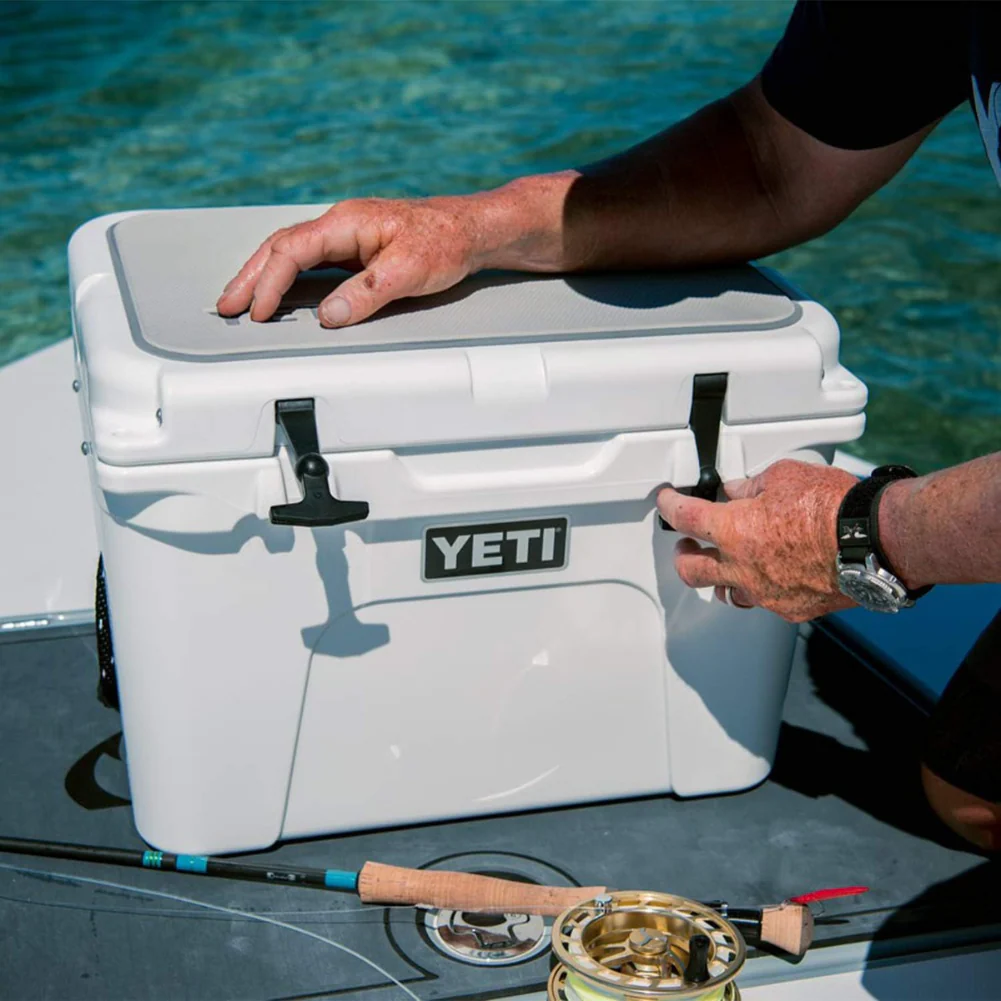 Yeti Tundra 35 Cool Box (Navy) - Image 7